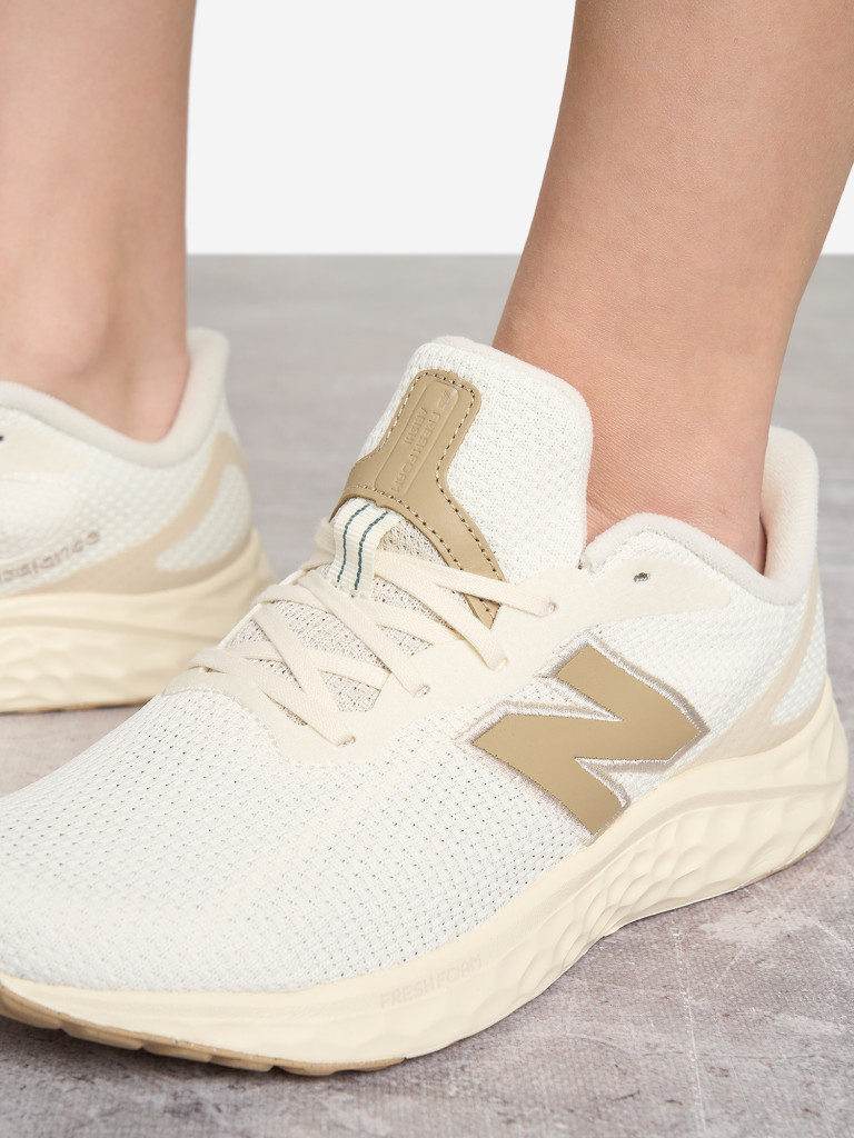 Кроссовки женские New Balance Arishi v4