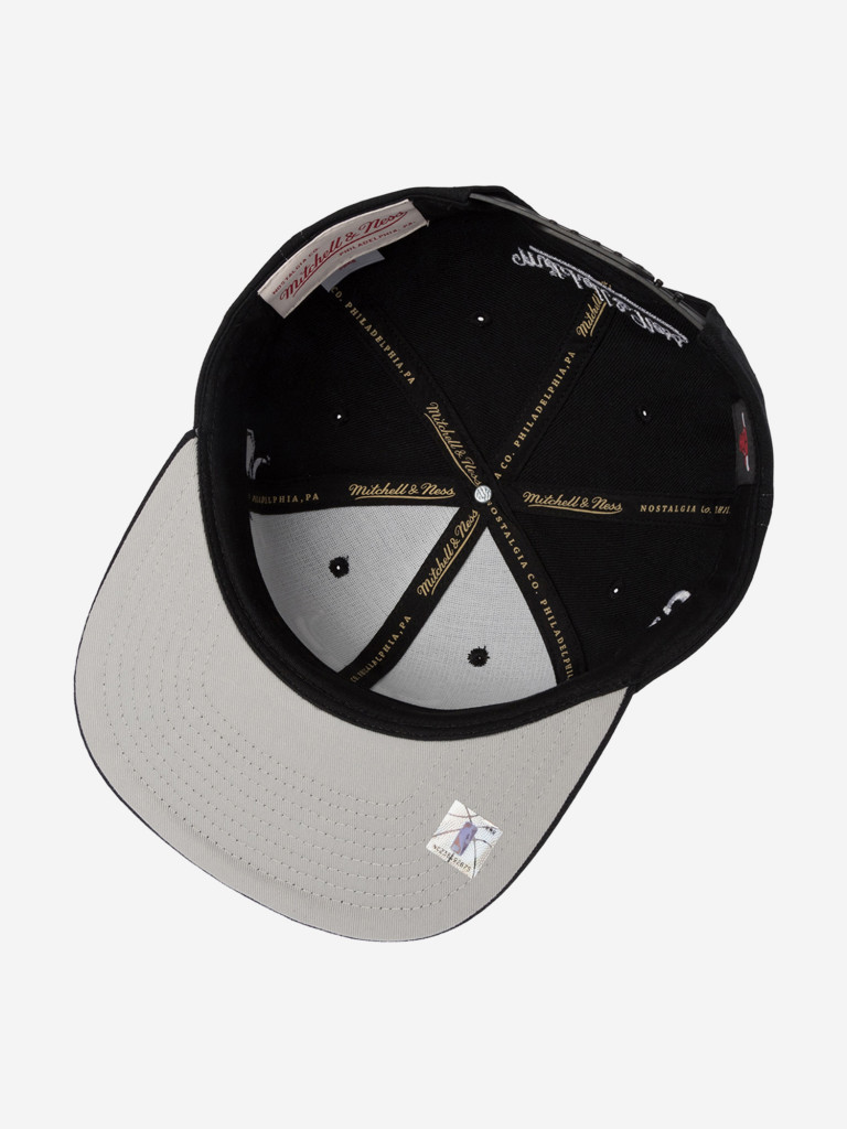 Бейсболка с прямым козырьком MITCHELL NESS HS12818-CBUBLCK Chicago Bulls NBA