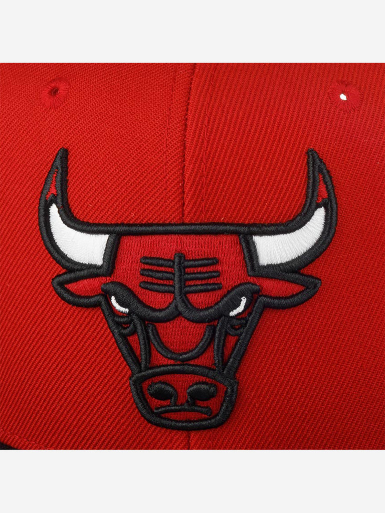 Бейсболка с прямым козырьком MITCHELL NESS HHSS3264-CBUYYPPPRDBK Chicago Bulls NBA (красный)