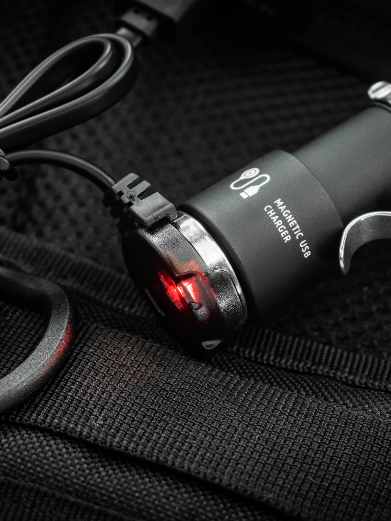 Магнитное зарядное устройство Armytek AMC-02 для фонарей с функцией Magnet USB