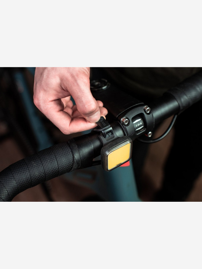 Фонарь передний Knog Blinder Square