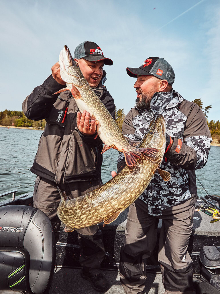 Воблер LUCKY JOHN BBS Original ARROW JERK F 015 см, джерк для крупного хищника