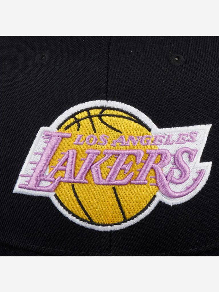 Бейсболка с прямым козырьком MITCHELL NESS HHSS2976-LALYYPPPBLCK Los Angeles Lakers NBA