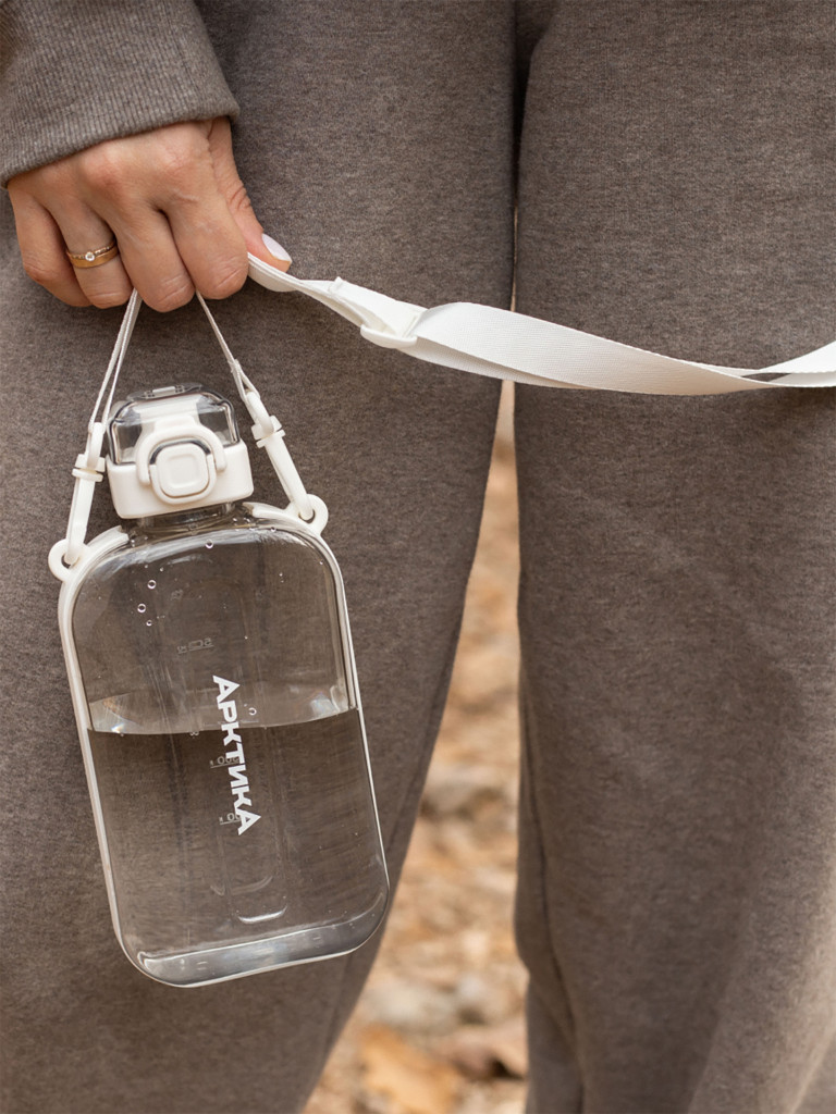 Бутылка тритановая 750 мл с регулируемым ремешком, снег