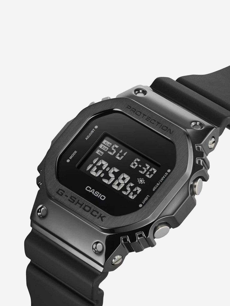 Спортивные часы CASIO G-SHOCK GM-5600UB-1