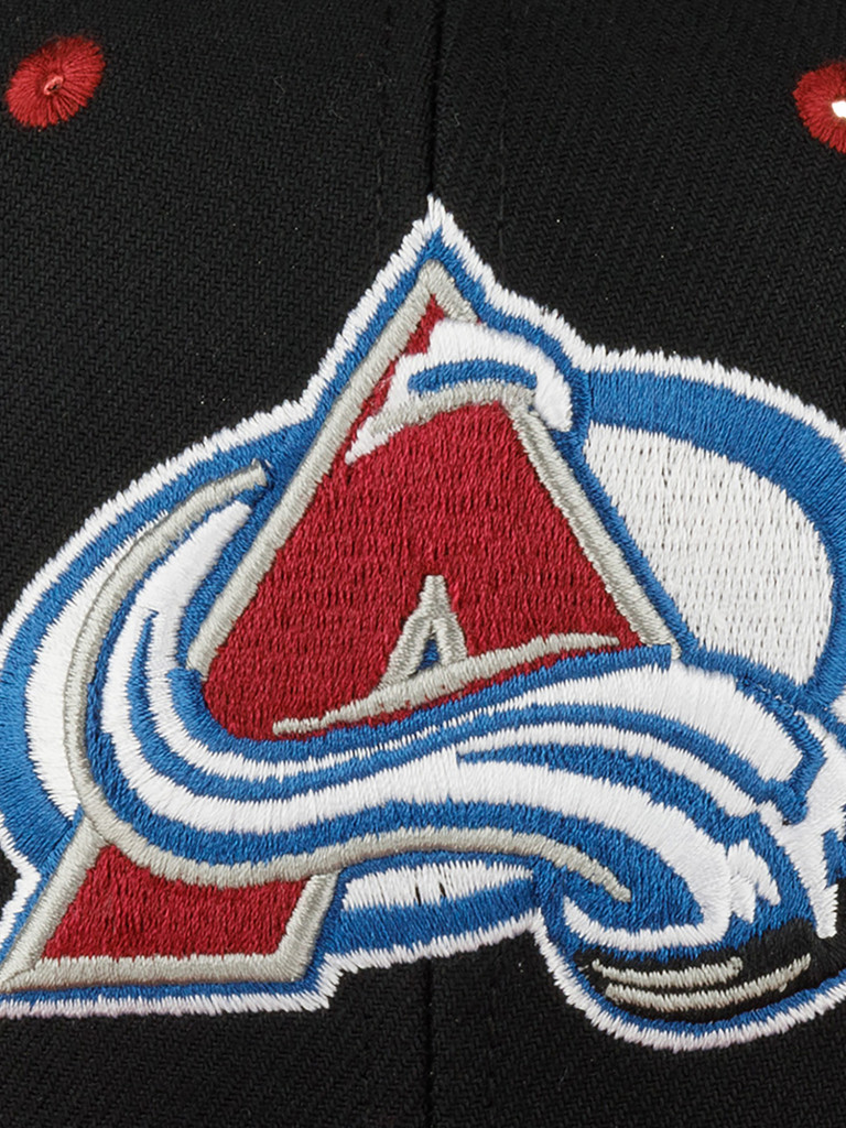 Бейсболка MITCHELL NESS HHSS7311-CAVYYPPPBLCK Colorado Avalanche NHL (черный)