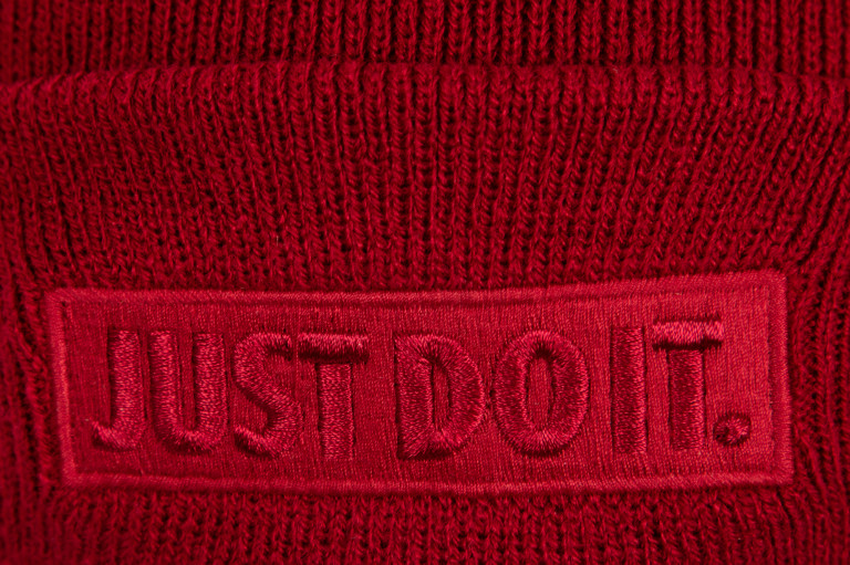 Шапка Nike Beanie Metal Swoosh