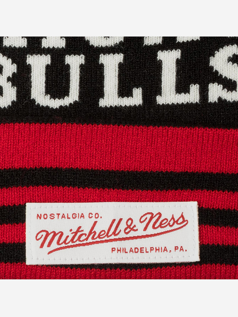 Шапка с помпоном MITCHELL NESS EU116-ONFILED-CHIB-BLK Chicago Bulls NBA