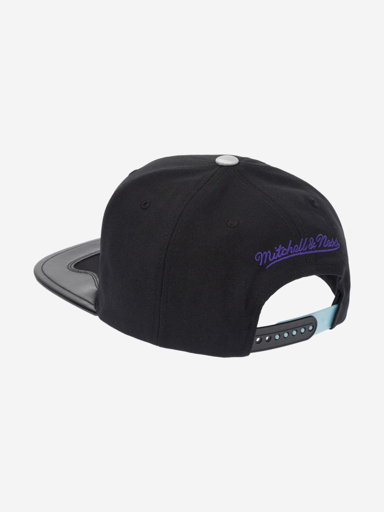 Бейсболка с прямым козырьком MITCHELL NESS HS8033-CBUBKWH Chicago Bulls NBA (черный)