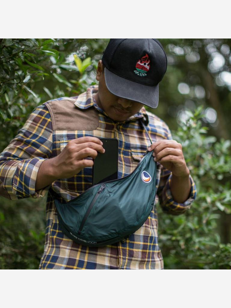 Сумка TICKET TO THE MOON sling bag Water Resistant, Green