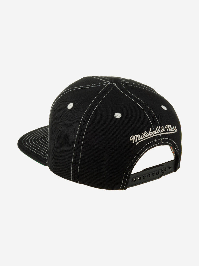 Бейсболка с прямым козырьком MITCHELL NESS HHSS7347-CBUYYPPPBLCK Chicago Bulls NBA (черный)