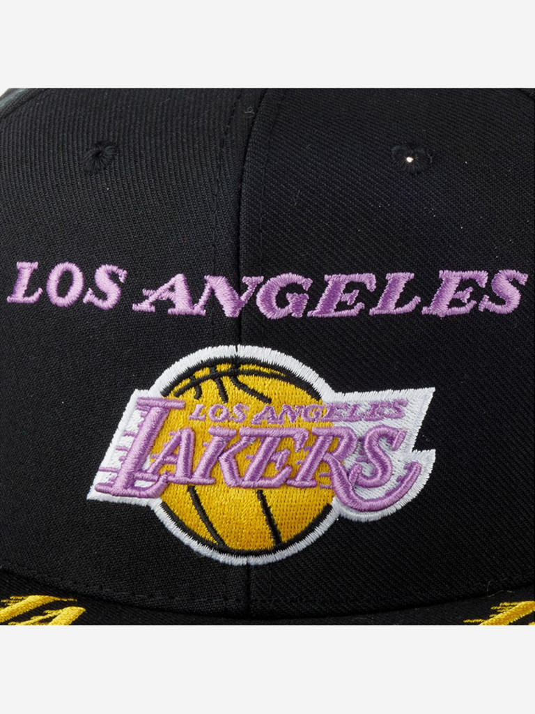 Бейсболка с прямым козырьком MITCHELL NESS HHSS2997-LALYYPPPBLCK Los Angeles Lakers NBA