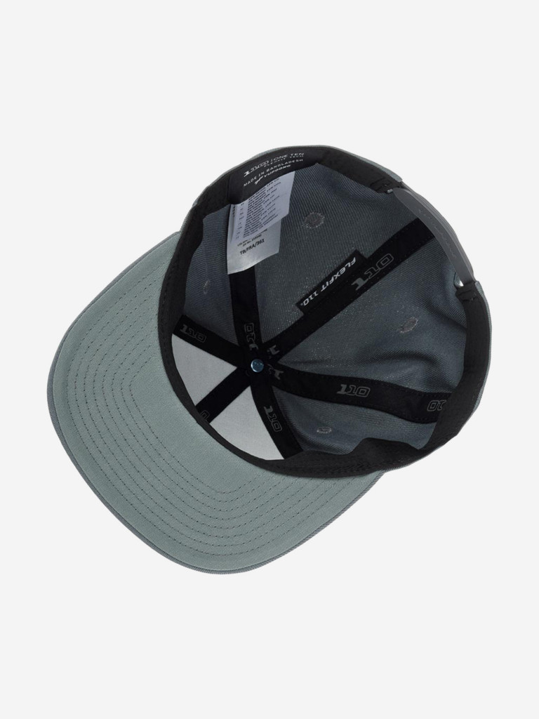 Бейсболка с прямым козырьком FLEXFIT 110F