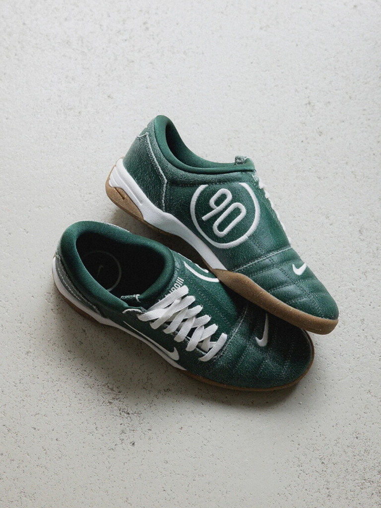 Кроссовки Nike Total 90 PRM