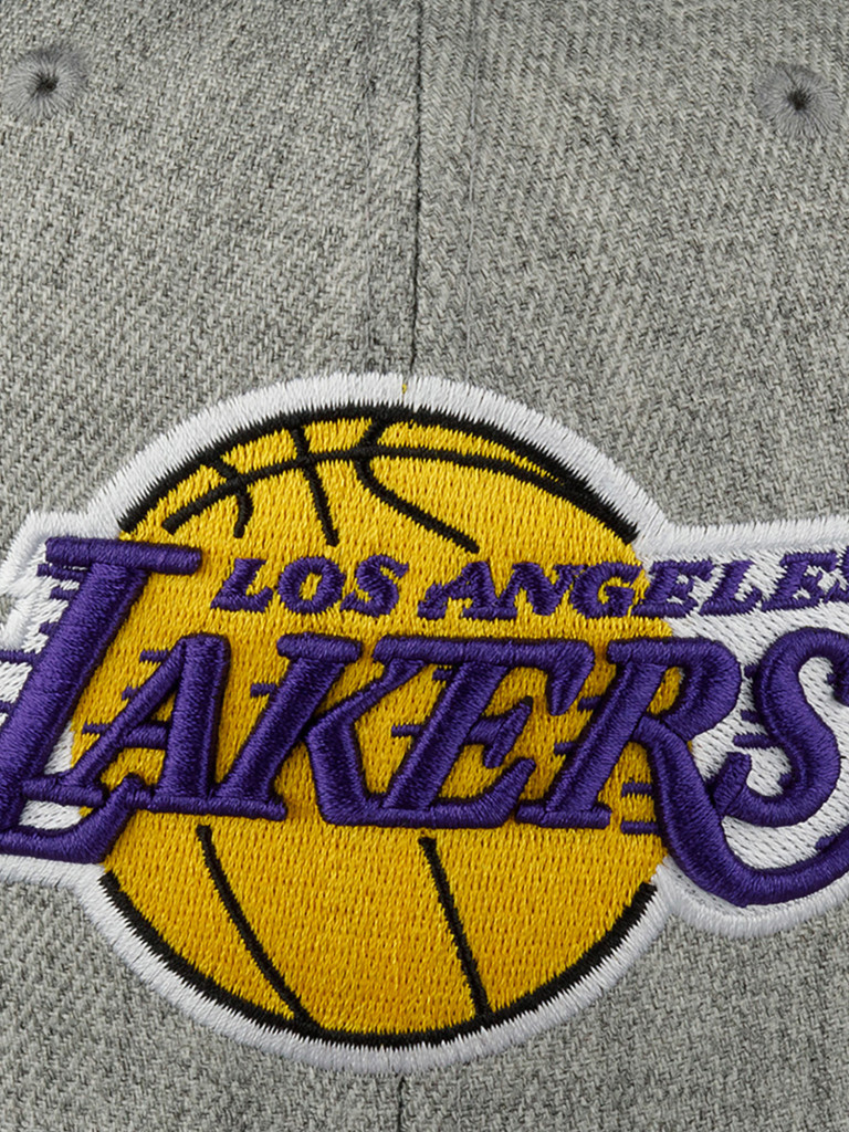Бейсболка с прямым козырьком MITCHELL NESS HHSS3272-LALYYPPPGYHT Los Angeles Lakers NBA (серый)