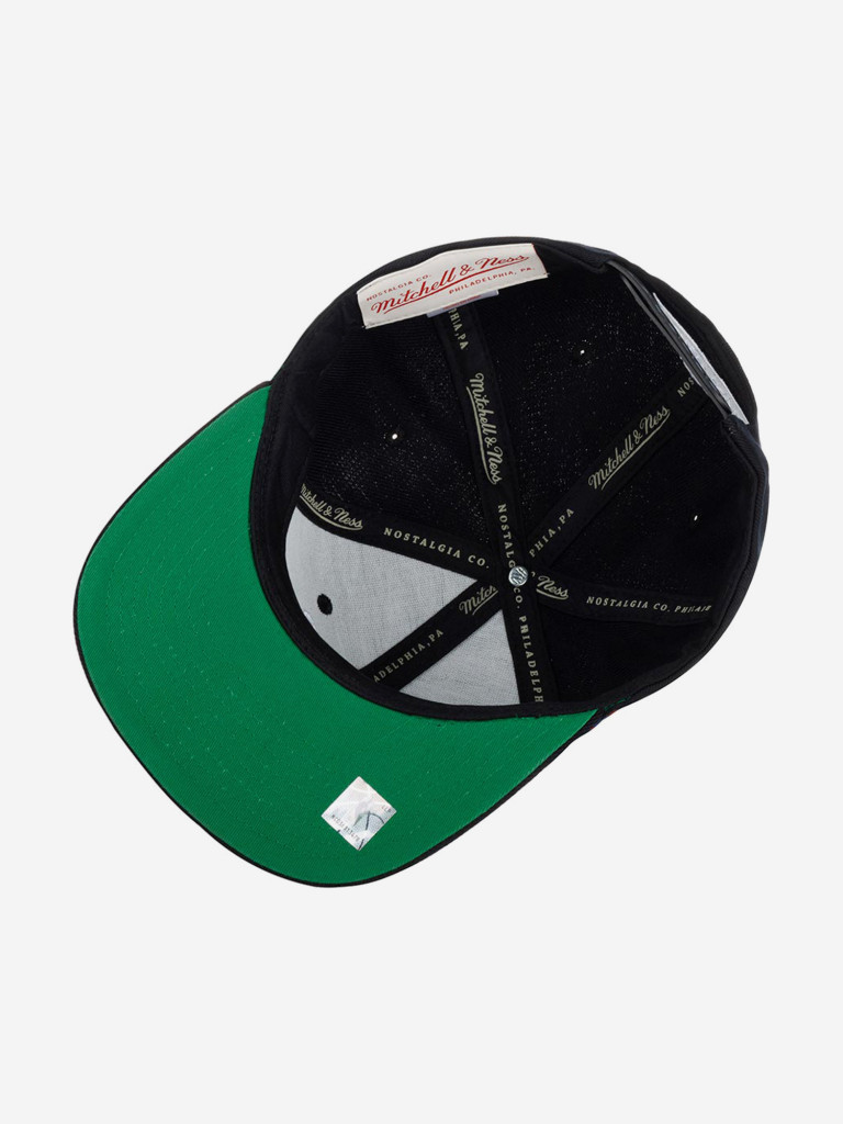 Бейсболка с прямым козырьком MITCHELL NESS HHSS2976-CBUYYPPPBLCK Chicago Bulls NBA (черный)