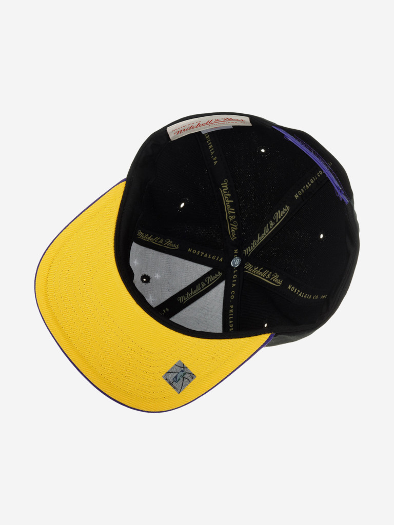 Бейсболка с прямым козырьком MITCHELL NESS HHSS5472-LALYYPPPBLCK Los Angeles Lakers NBA
