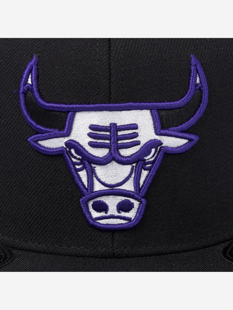 Бейсболка с прямым козырьком MITCHELL NESS HS8033-CBUBKWH Chicago Bulls NBA (черный)