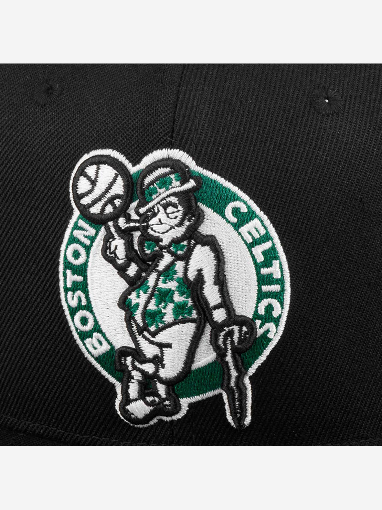 Бейсболка с прямым козырьком MITCHELL NESS HHSS2976-BCEYYPPPBLCK Boston Celtics NBA