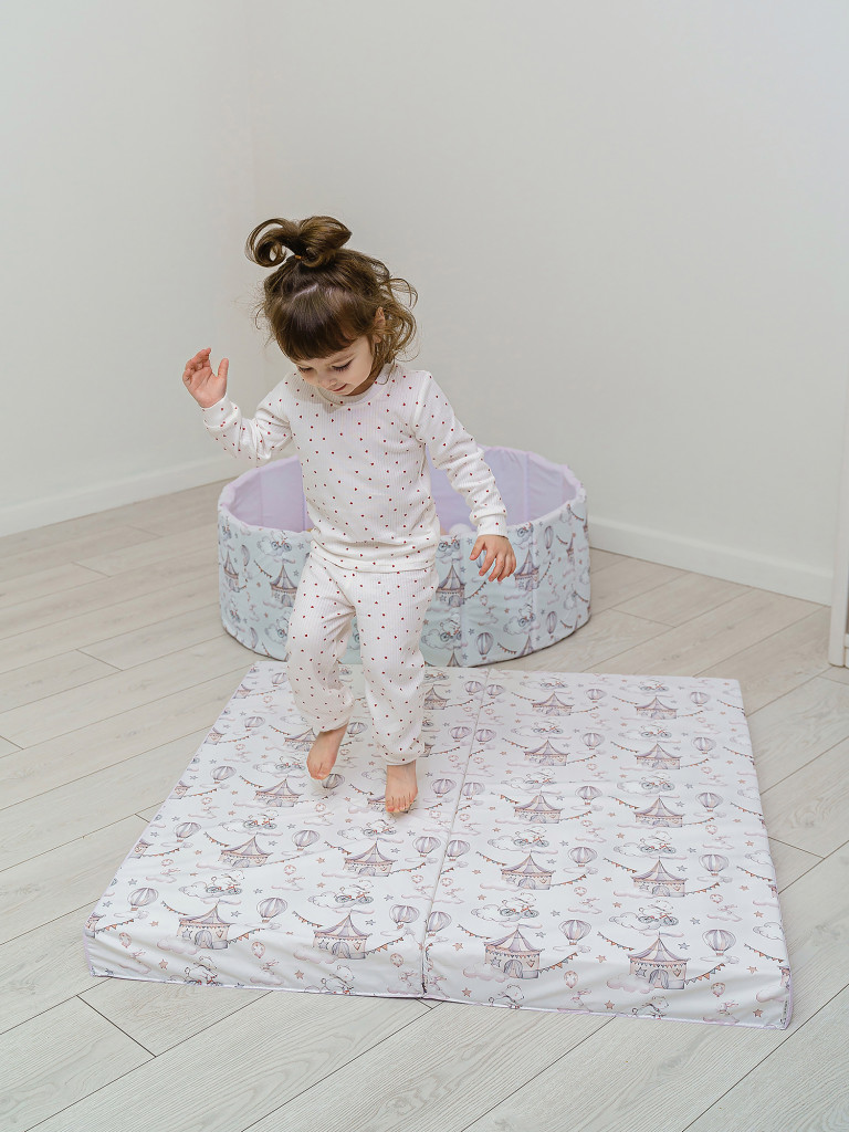 Мягкий щит 100х100х8 см , мат детский гимнастический для шведской стенки