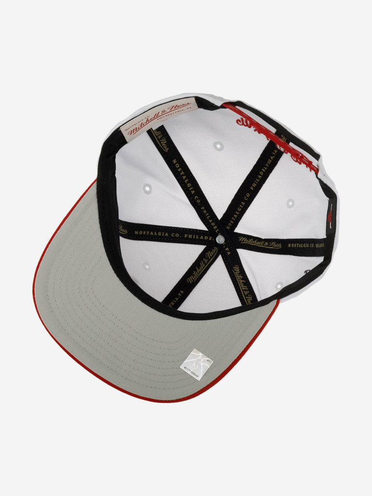 Бейсболка с прямым козырьком MITCHELL NESS HS8791-CBUWHIT Chicago Bulls NBA (белый)