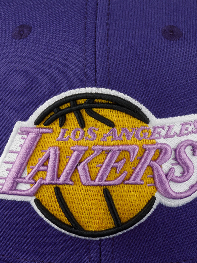 Бейсболка с прямым козырьком MITCHELL NESS HHSF2990-LALYYPPPPURP Los Angeles Lakers NBA (фиолетовый)