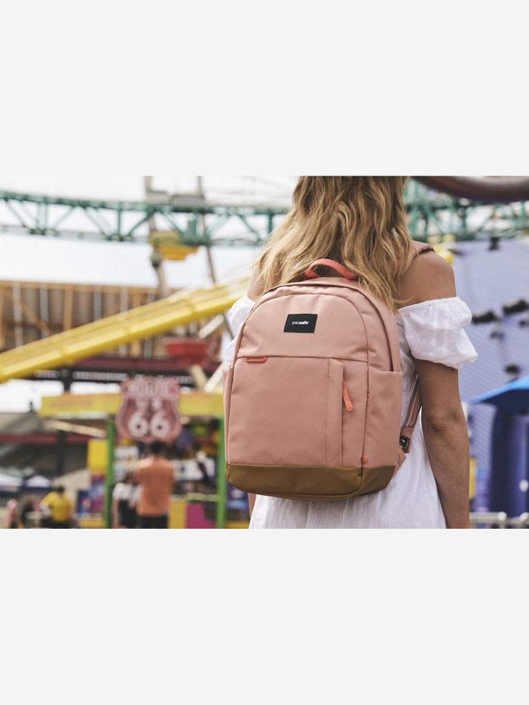 Рюкзак антивор Pacsafe GO 15, розовый, 15 л.
