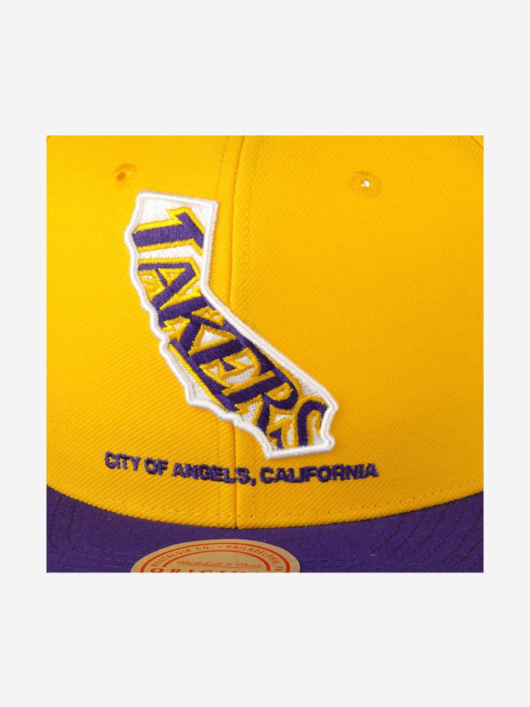 Бейсболка с прямым козырьком MITCHELL NESS HHSS3459-LALYYPPPYWPR Los Angeles Lakers NBA (желтый)