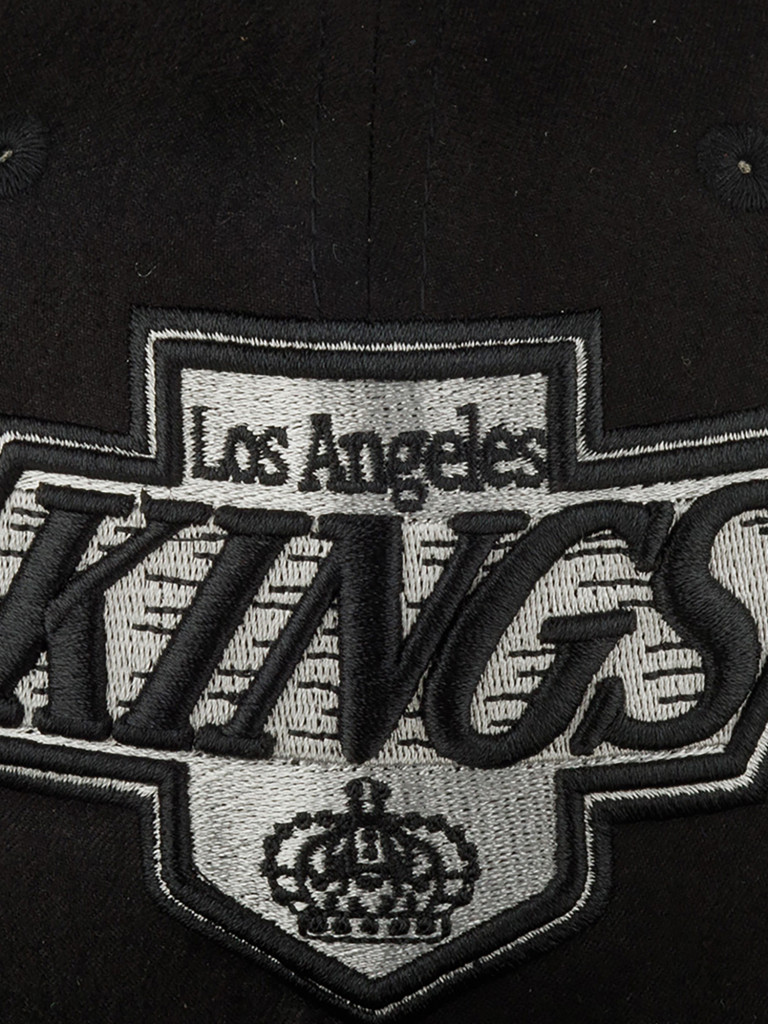 Бейсболка с прямым козырьком MITCHELL NESS HHSS7357-LAKYYPPPBLCK Los Angeles Kings NHL (черный)