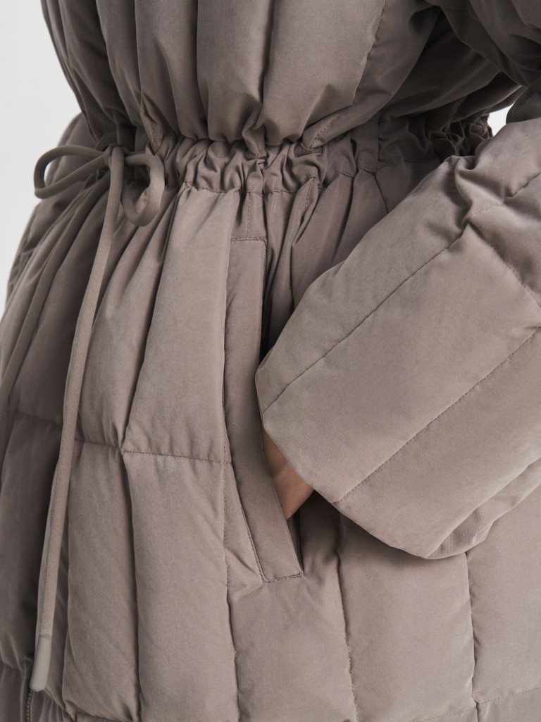 Пуховик женский оверсайз Demix x AYTΛO