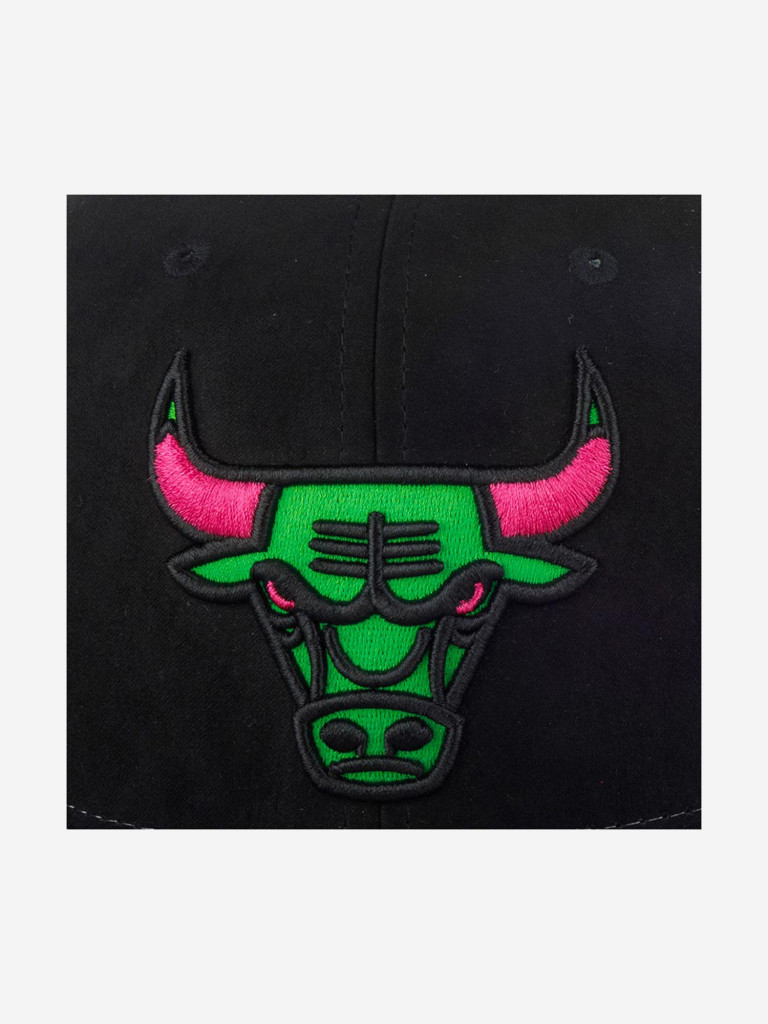 Бейсболка с прямым козырьком MITCHELL NESS HHSS1102-CBUYYPPPBKGY Chicago Bulls NBA (черный)