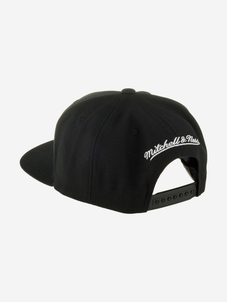 Бейсболка с прямым козырьком MITCHELL NESS HHSS6743-CBHYYPPPBLCK Chicago Blackhawks NHL (черный)
