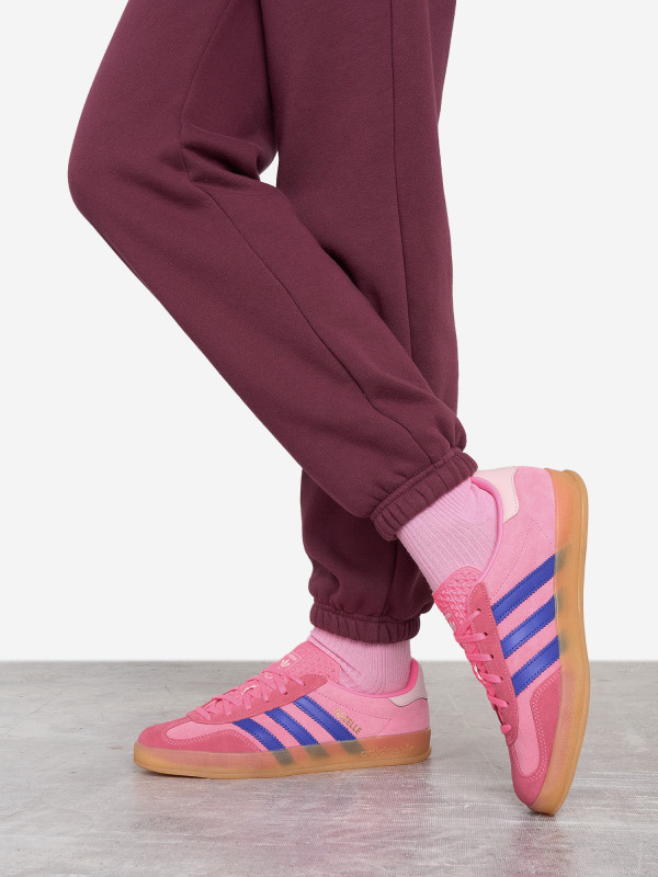 Кеды женские adidas Gazelle Indoor арт. JQ0194 розовый/темно-синий цвет — купить за 15999 руб., отзывы в интернет-магазине Спортмастер