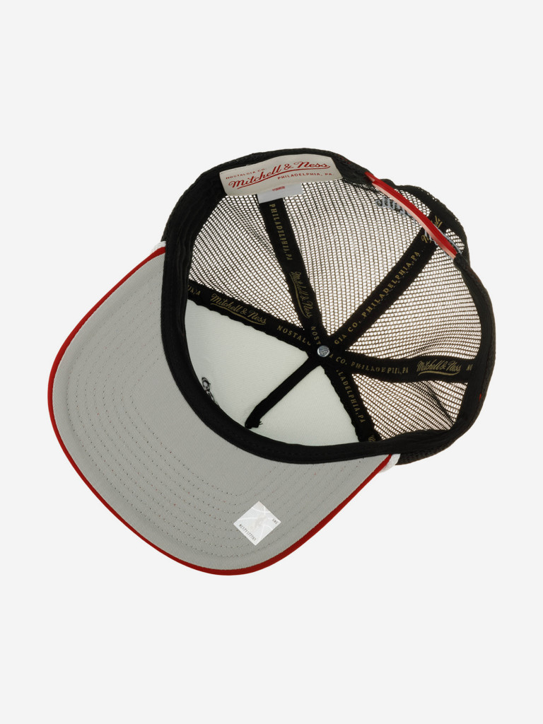 Бейсболка с сеточкой MITCHELL NESS HT8363-CBUWHIT Chicago Bulls NBA (белый)
