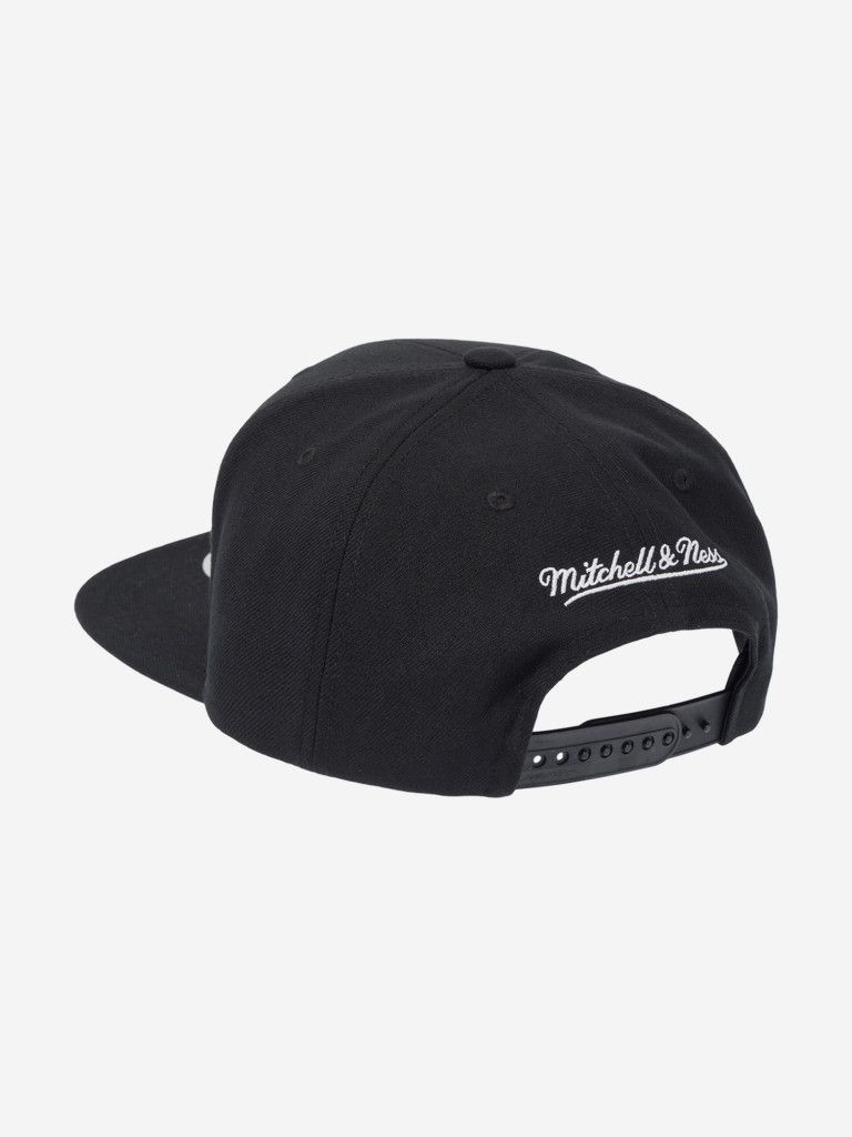 Бейсболка с прямым козырьком MITCHELL NESS HS8547-CBUBLCK Chicago Bulls NBA (черный)