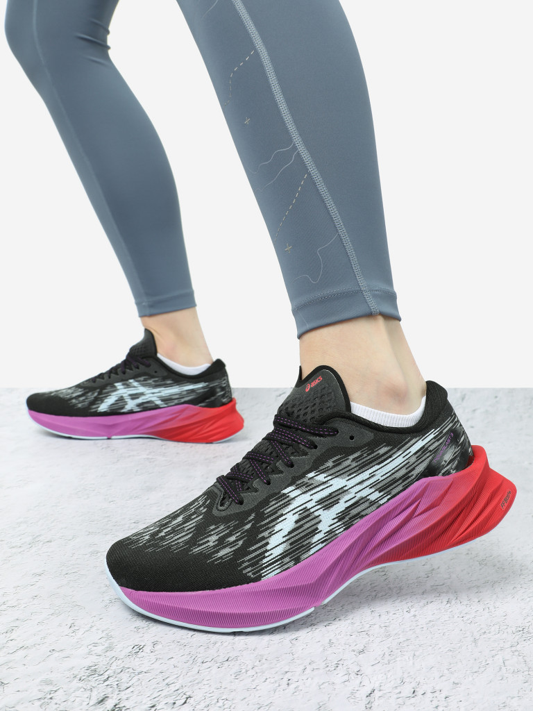 Кроссовки женские ASICS Novablast 3