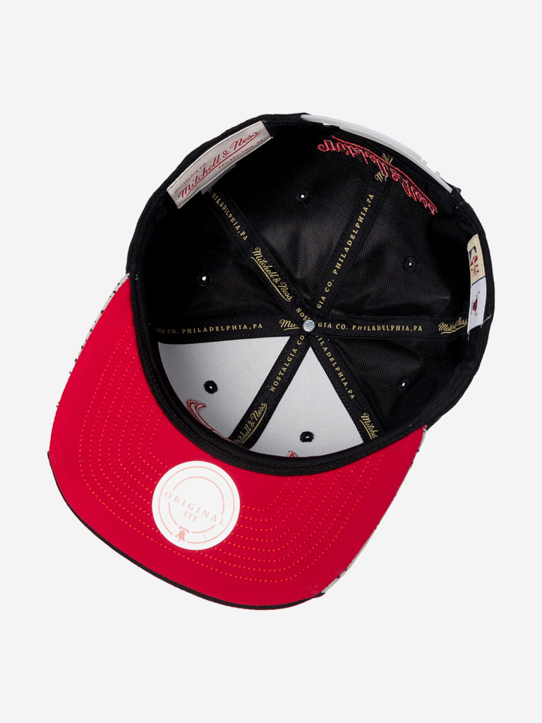 Бейсболка с прямым козырьком MITCHELL NESS HHSS1102-CBUYYPPPGYBK Chicago Bulls NBA