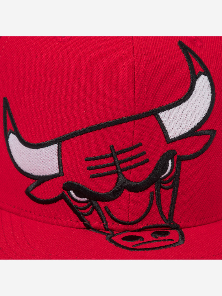 Бейсболка с прямым козырьком MITCHELL NESS HS10521-CBURED1 Chicago Bulls NBA (красный)