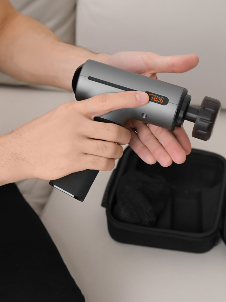 Перкуссионный массажер для тела GESS Revolver Plus, массажный пистолет, ударный, 5 насадок, уникальная насадка с прогревом