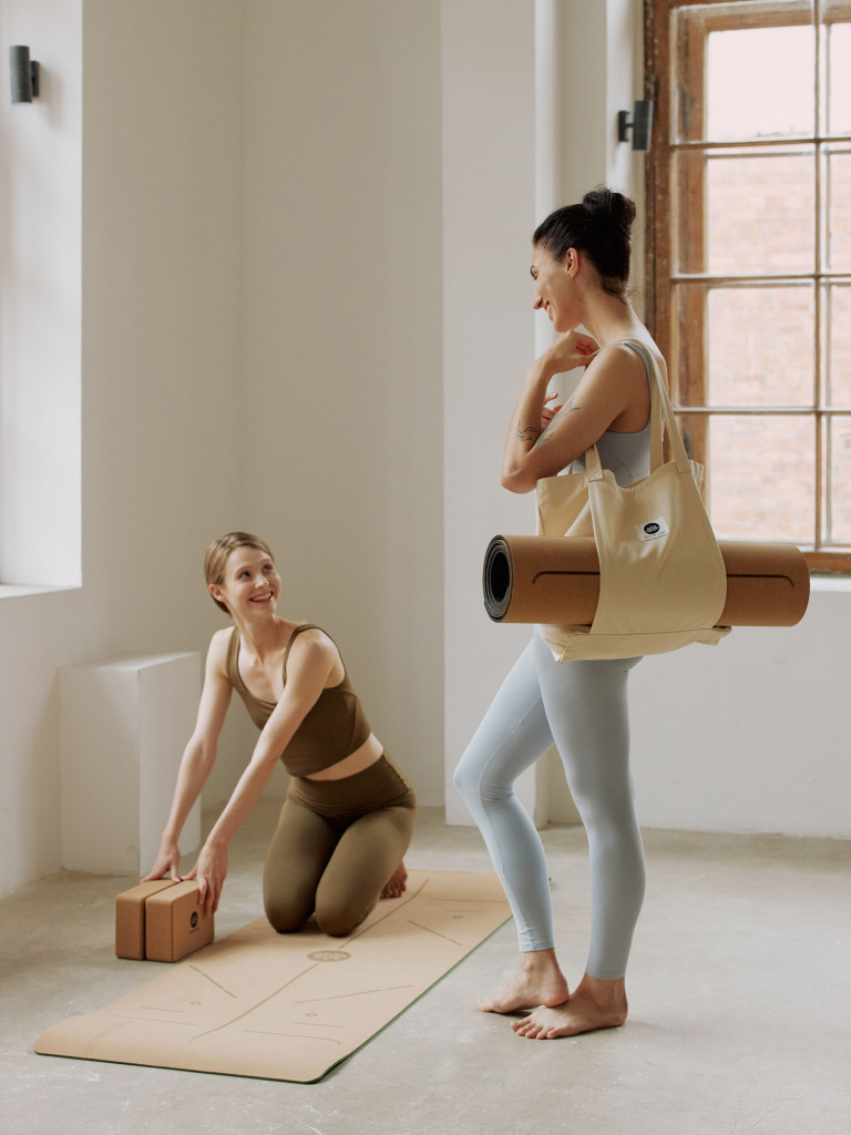 Блок для йоги Пробковый Urbanfit (2 шт) в комплекте с тренировочным ремнем