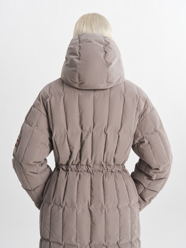 Пуховик женский оверсайз Demix x AYTΛO