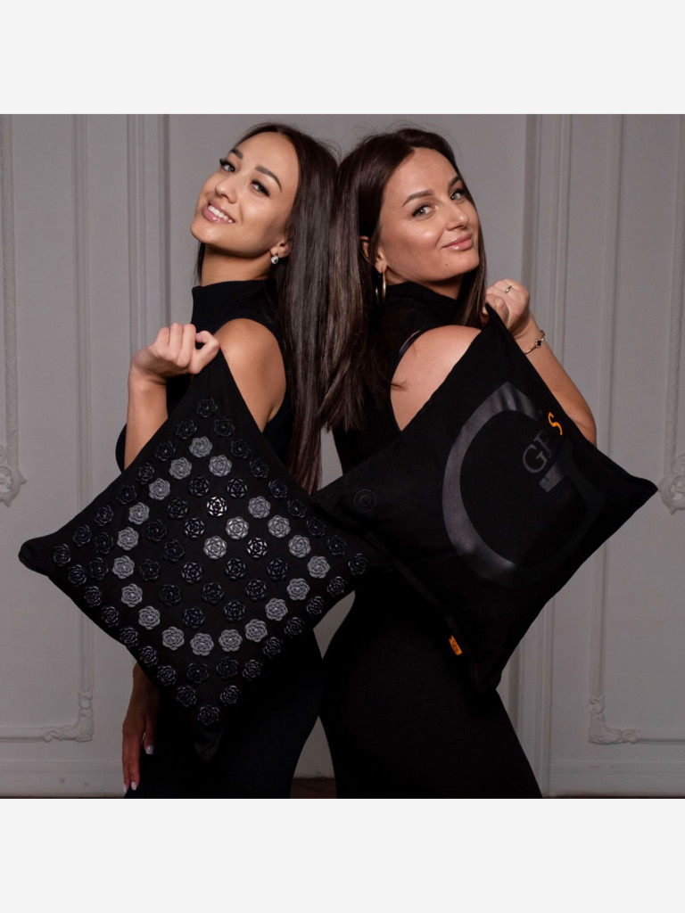 Акупунктурная массажная подушка роликовая GESS Decora, декоративная форма, подогрев, съемный акупунктурный чехол