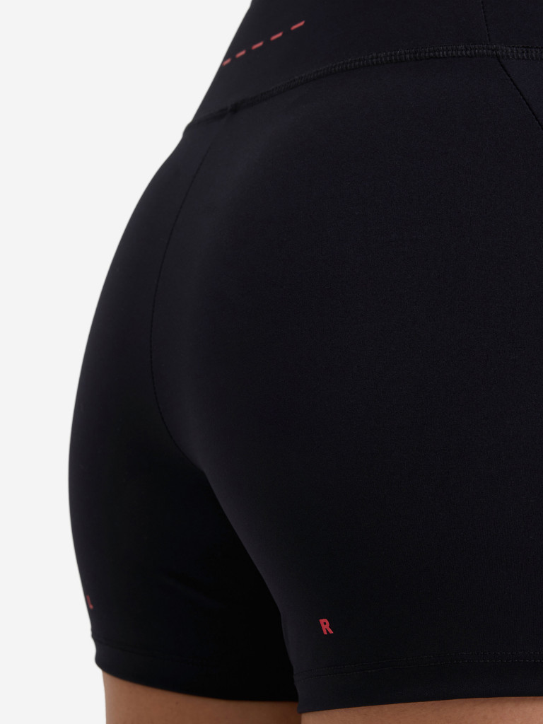 Женские спортивные шорты FALKE