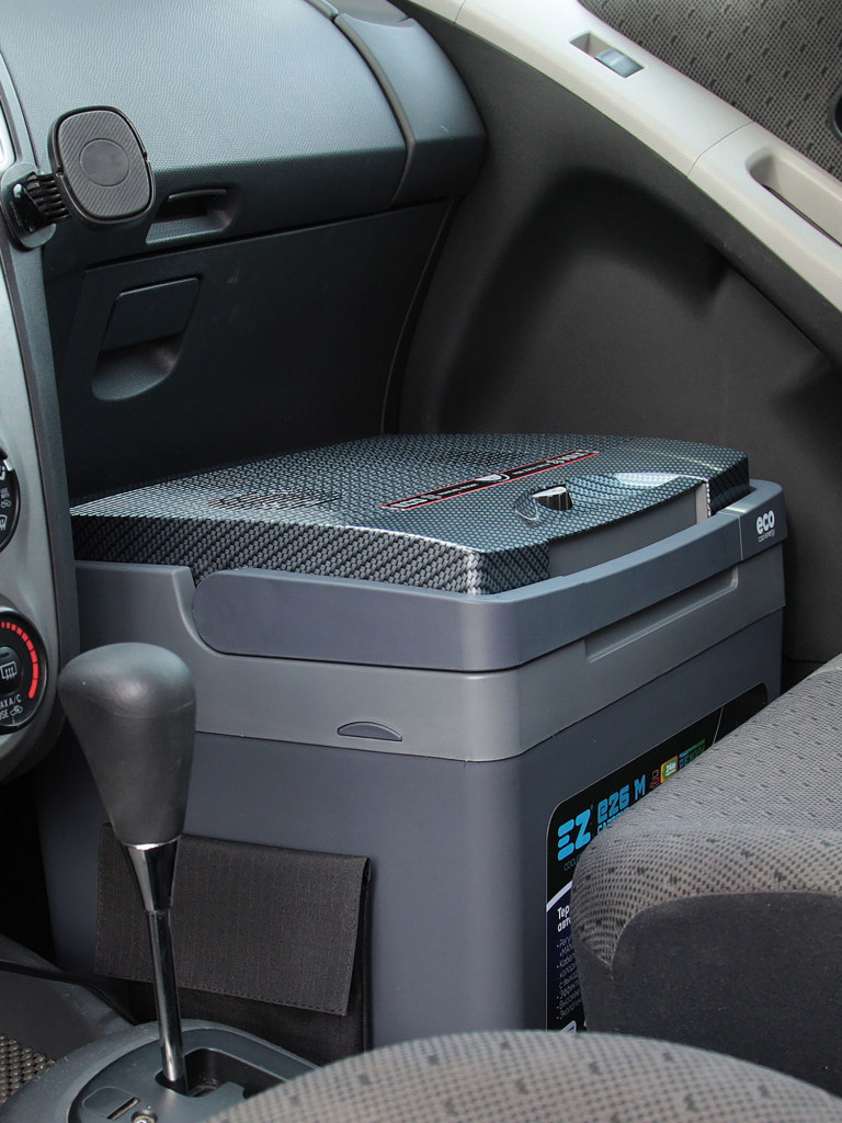 Термоэлектрический автохолодильник EZ COOLERS E26M, c тремя питаниями USB - 5В, 12/220В, 24 л