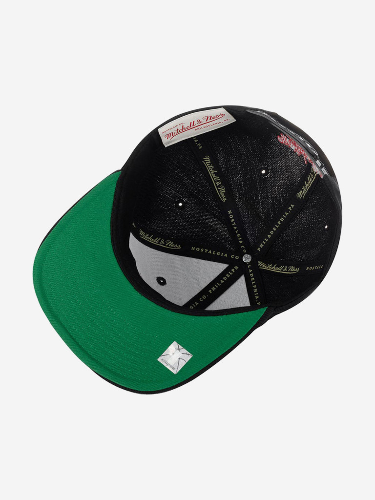 Бейсболка с прямым козырьком MITCHELL NESS HHSS3131-CBUYYPPPBLCK Chicago Bulls NBA (черный)