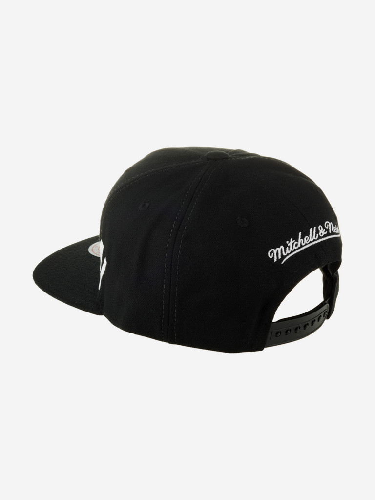 Бейсболка с прямым козырьком MITCHELL NESS HHSS7646-BNEYYPPPBLCK Brooklyn Nets NBA (черный)