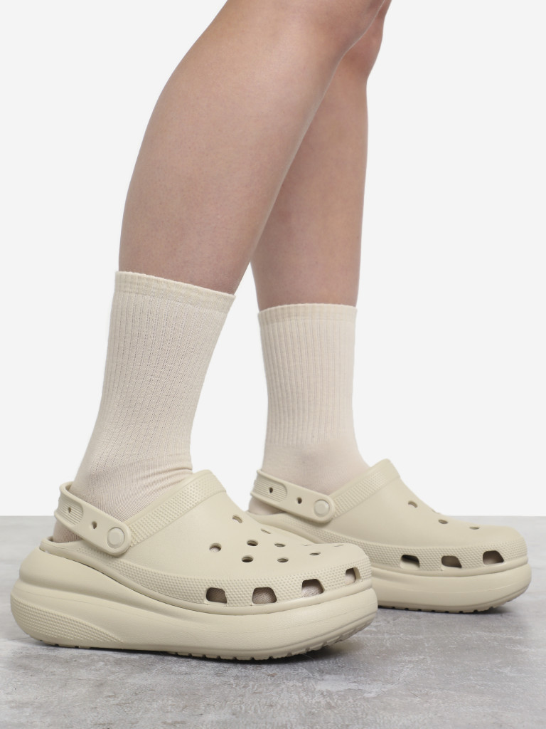 Сабо Crocs Classic Crush Clog бежевый цвет — купить за 7599 руб., отзывы в  интернет-магазине Спортмастер