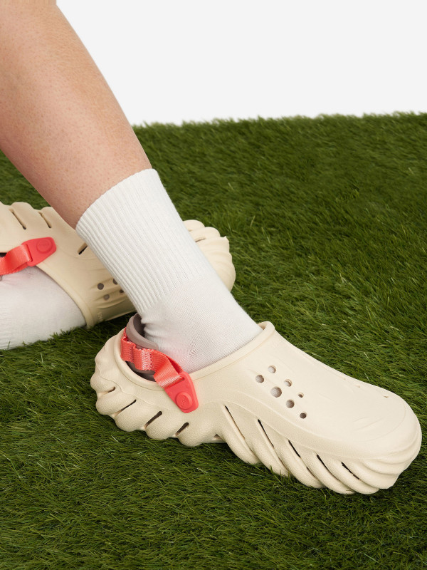Сабо женские Crocs Echo арт. 207937 бежевый цвет — купить за 5879 руб. со скидкой 30 %, отзывы в интернет-магазине Спортмастер