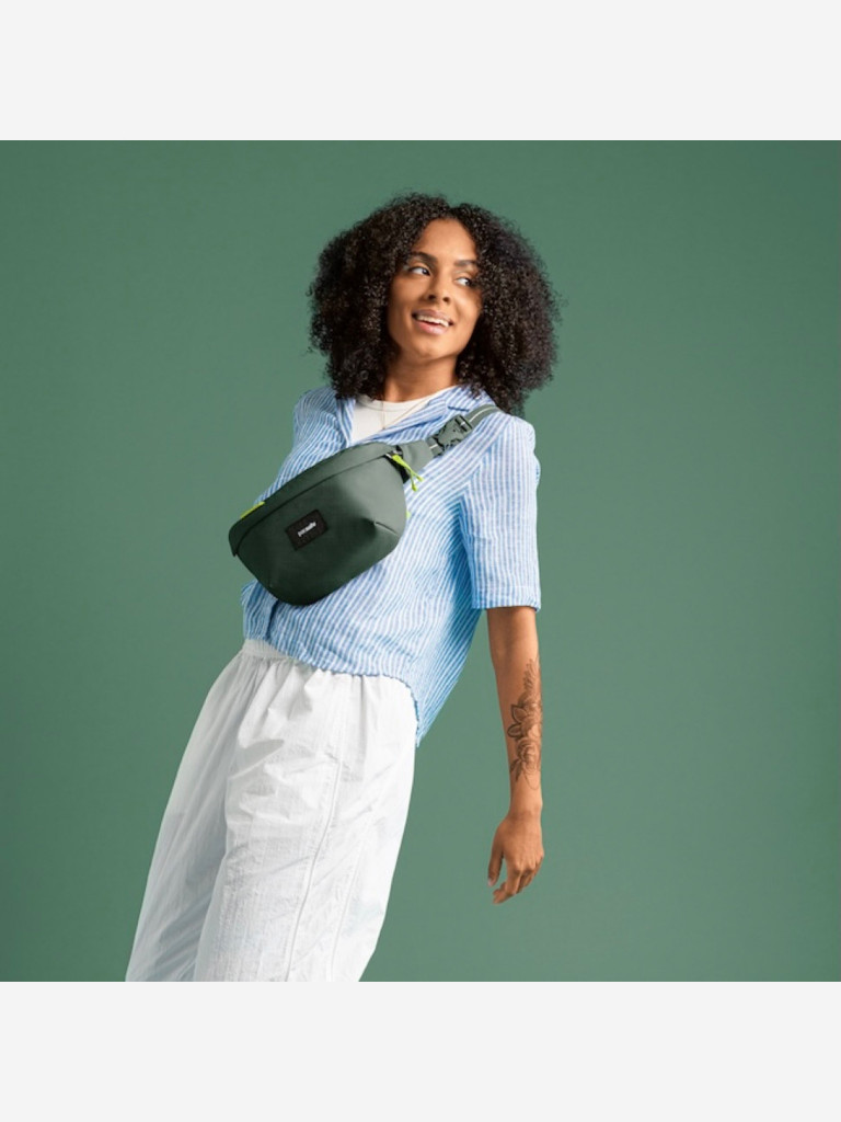 Сумка слинг антивор Pacsafe GO sling, Spruce Green, 2.5 л.