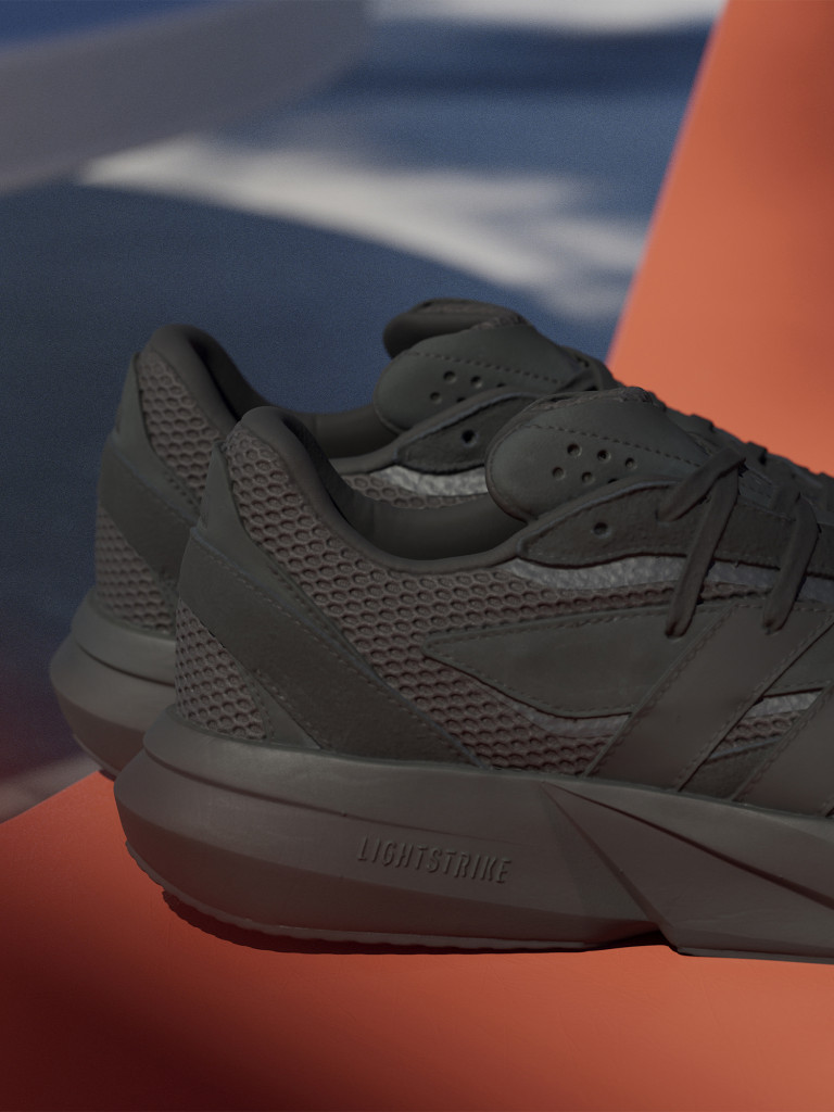 Кроссовки мужские adidas Lightblaze